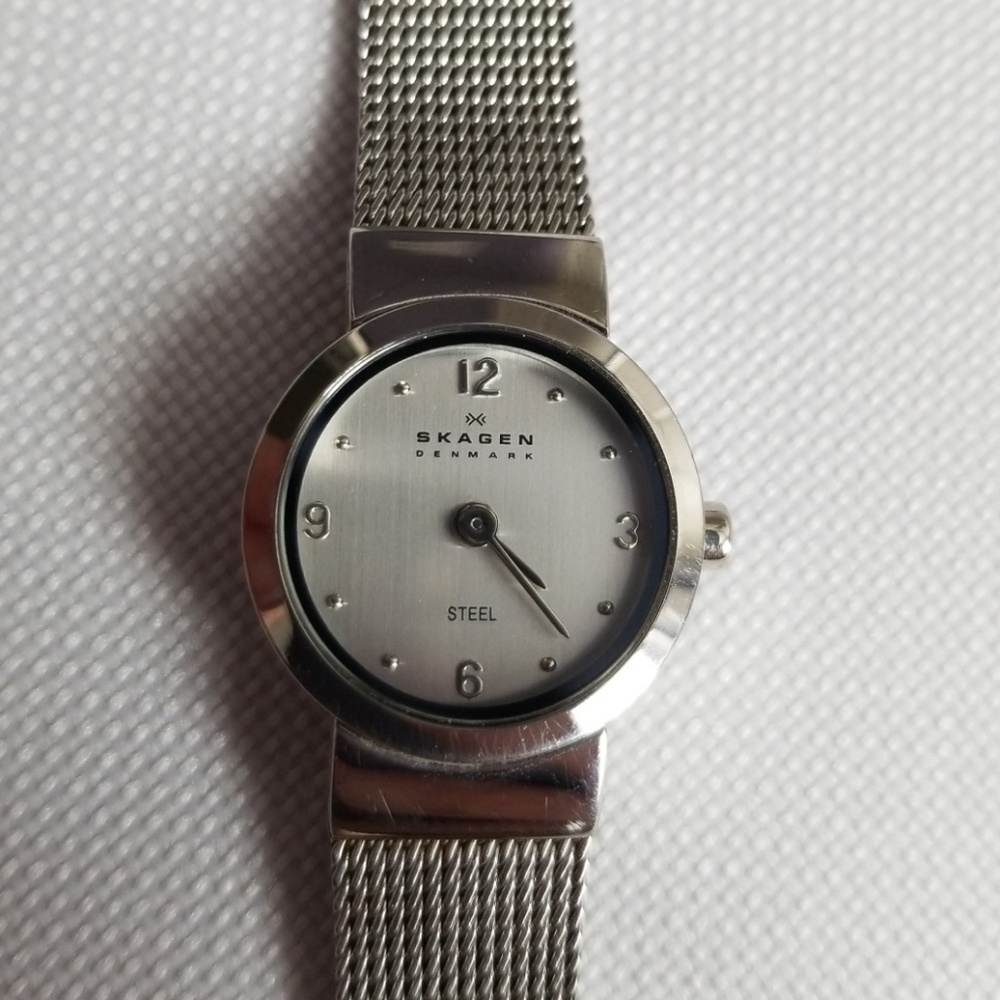Skagen mesh bracelet watch - silver